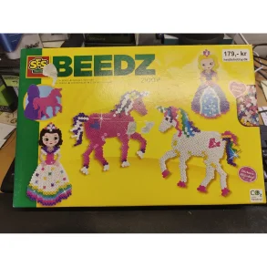 BEEDZ 2100 plastperler incl 2 plader